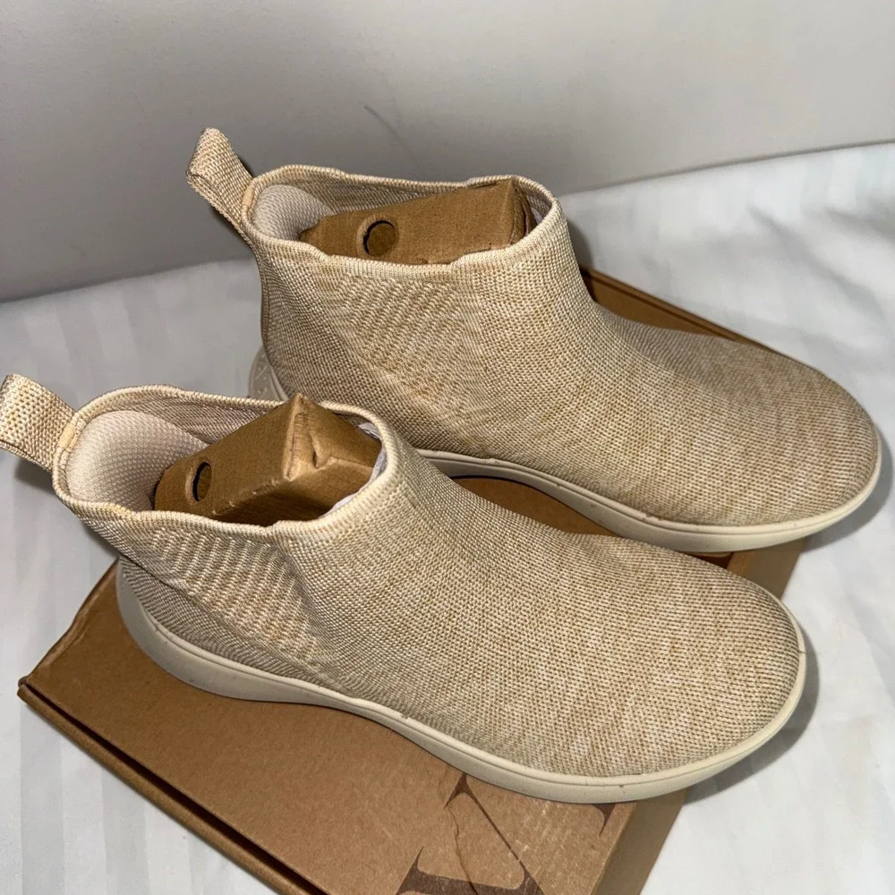 Vivaia Beige Knit Chelsea Boots Wate Repellent‎ Slip On Ankle Booties Size 8